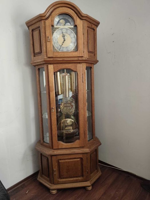 Zegar stojący z kurantami