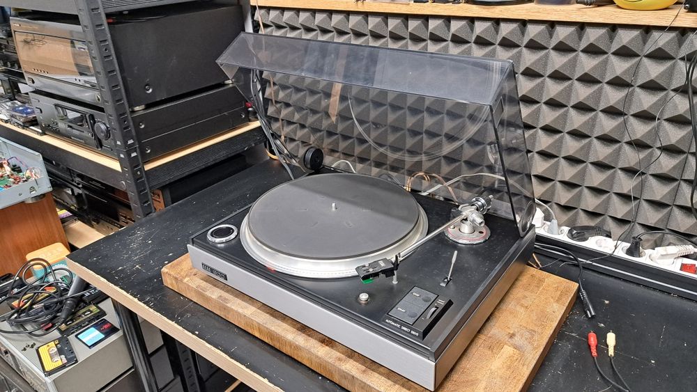 Gramofon Elac PC-900