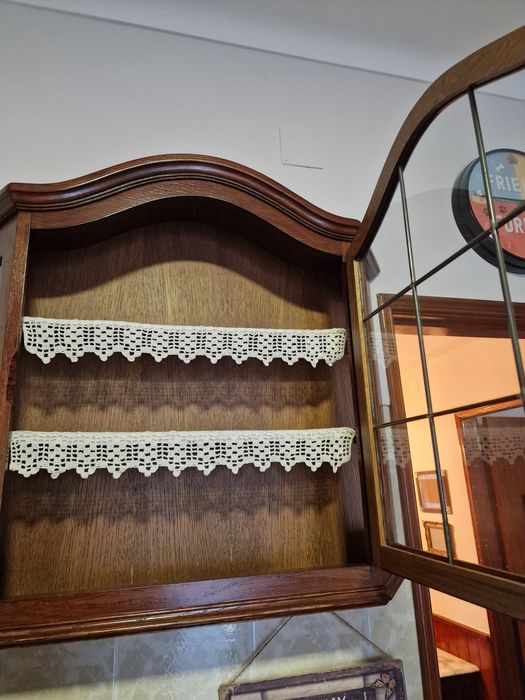 Vitrine em Madeira e Portas em Vidro