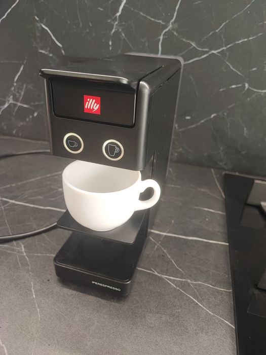 Кавомашина кавоварка Illy Y3.3 капсули 36 штук в подарунок