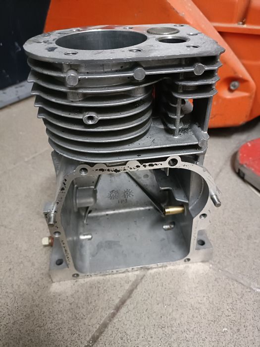 Blok silnika karter Briggs 5hp Briggs&stratton wał poziomy 65mm tuleja