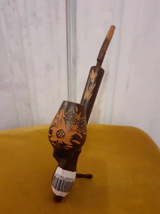 Zdobiona drewniana fajka