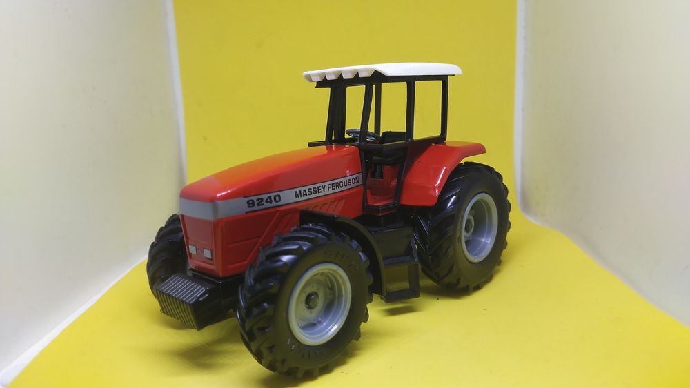 Siku traktor Massey Ferguson 1:32