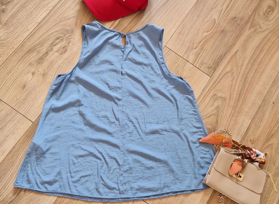 Niebieski top Stradivarius rozmiar M wycięcie na plecach łezka
