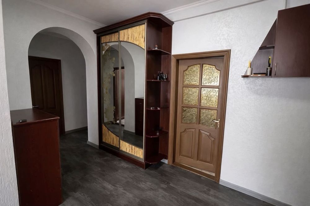Продаж великої квартири з якісним ремонтом та меблями, вул. Шептицького в м. Дрогобич
