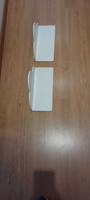 Vendo 2 prateleiras em forma de nuvem