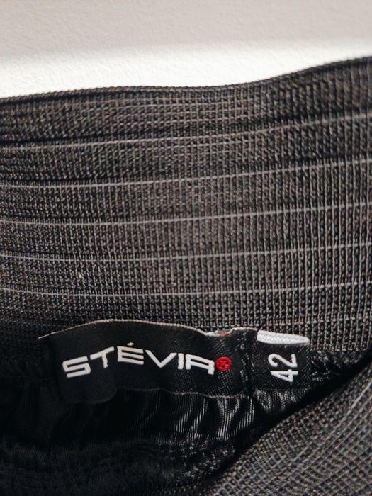 Saia preta com racha