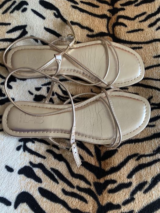 Босоніжки жіночі