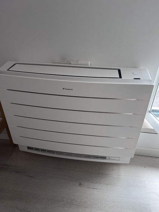 2x Ar Condicionado Daikin Chão Perfera Bluevolution 9000 BTU (Como Novos)