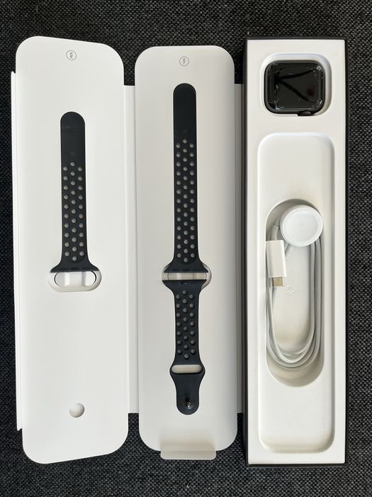 Apple Watch Nike SE 40 mm - zbita szybka, sprawny technicznie