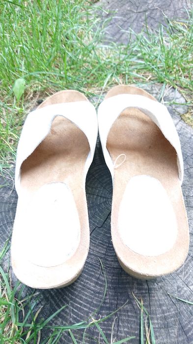 Wojas srebrne skórzane klapki koturny na korku sandałki Venezia.