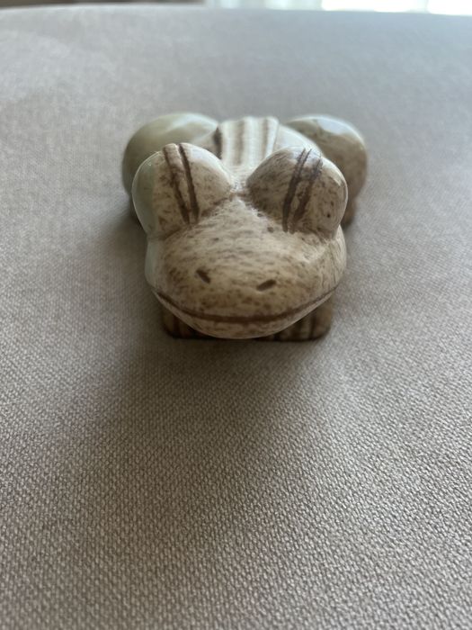 Sapo em jade natural