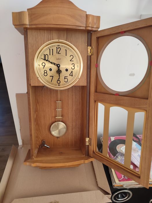 Zegar mechaniczny marki Adler