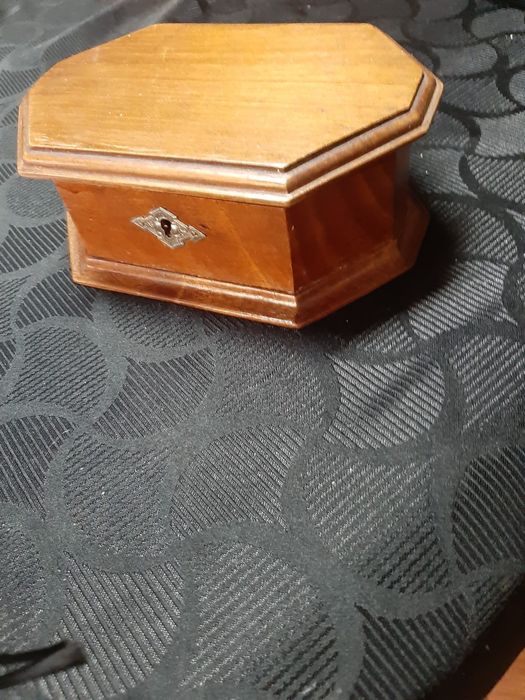 Sewing Box437436417992960004