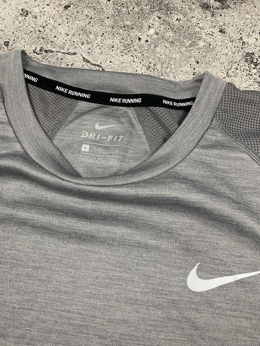 Жіноча термо футболка для занять спортом Nike Miller Dri-fit L