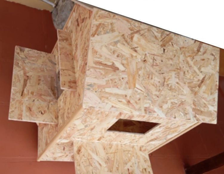 Casota gato duplex feita em madeira OSB