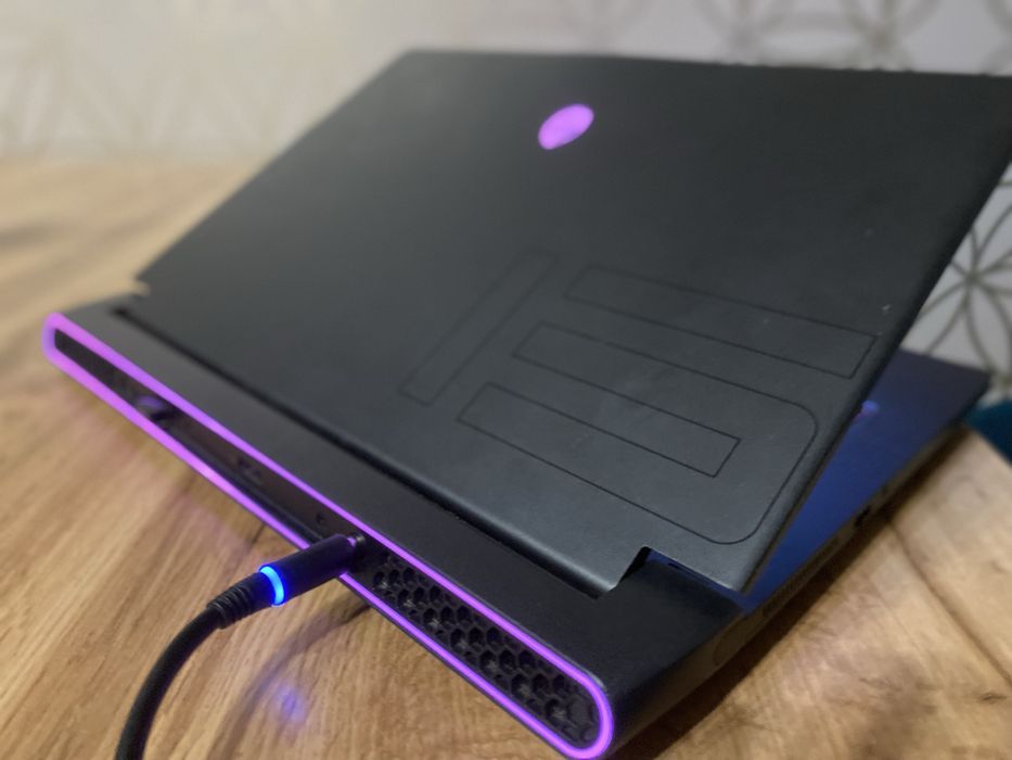 Dell Alienware M15 R7 12700H 64GB 3060 QHD 1TB SSD 360Hz