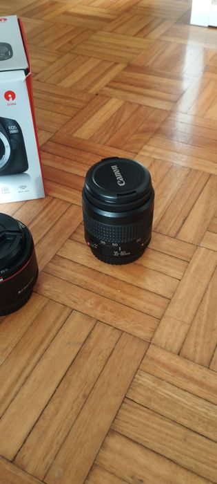 Canon EOS 2000D. Com saco