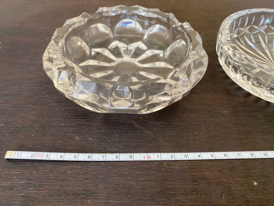 Cinzeiros (dois) redondos em cristal