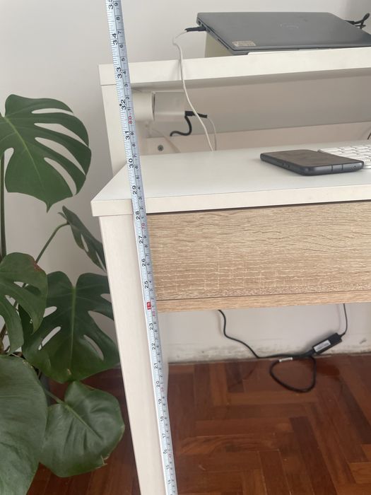 Secretária compacta com tampo deslizante e gavetas