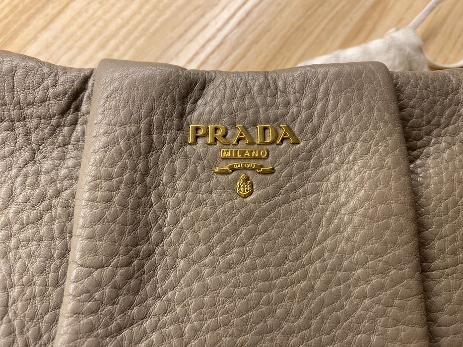 Клатч Prada бежевый