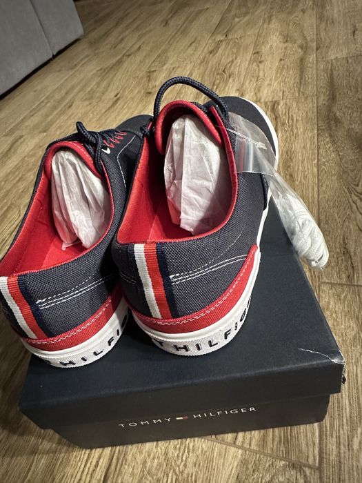 Продам кеди Tommy Hilfiger