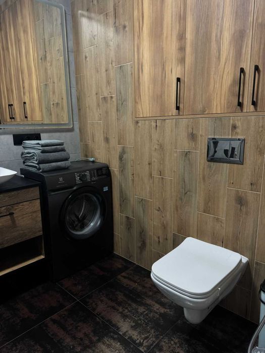 Стильна нова квартира на Митниці