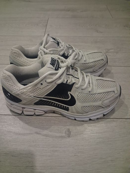 Używane buty nike vomero 5 rozmiar 41 biało czarne