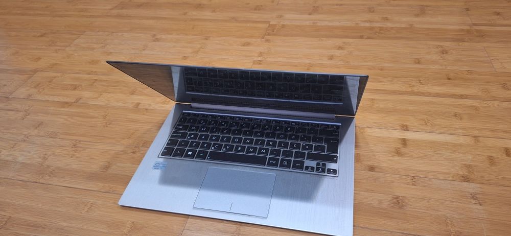 Portátil Asus Zenbook