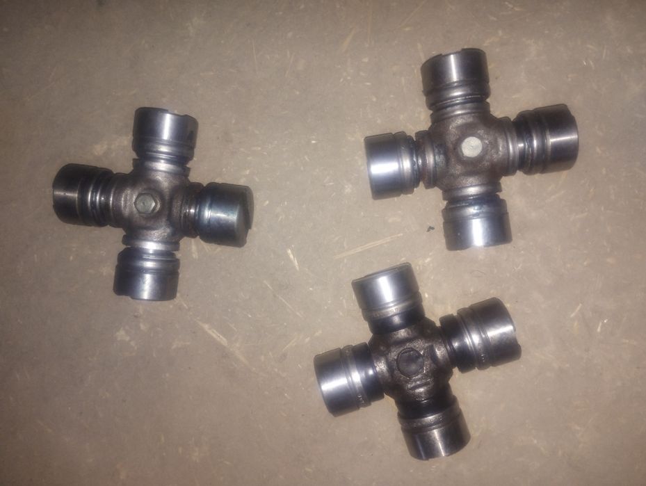 хрестовина карданного валу