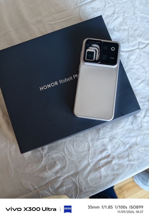 Honor robot phone