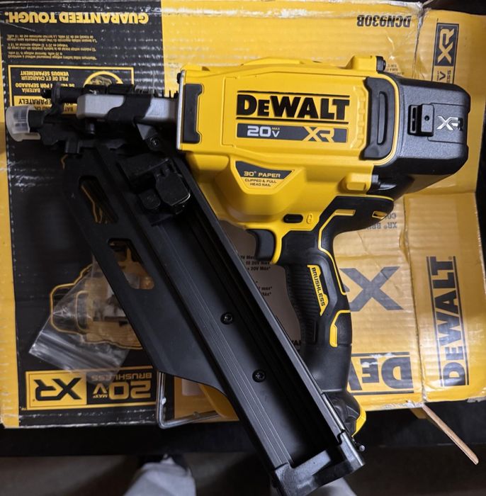 Кровельний нейлер Dewalt DCN930 34 кут