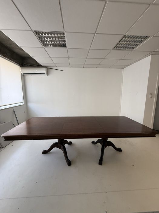 Mesa de jantar em madeira maciça