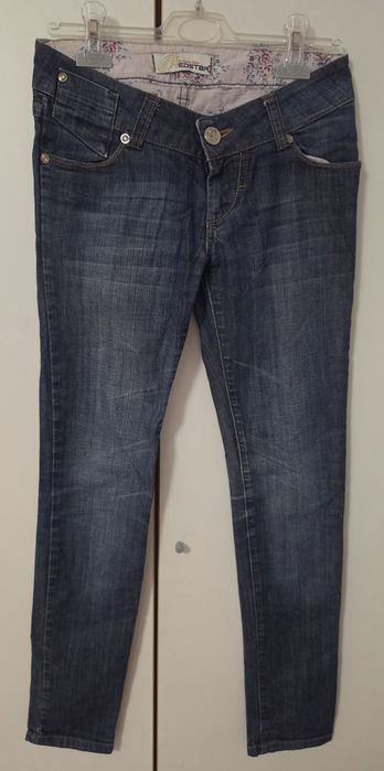 Niebieskie jeansy nisko na biodrach, obwód bioder 74 cm