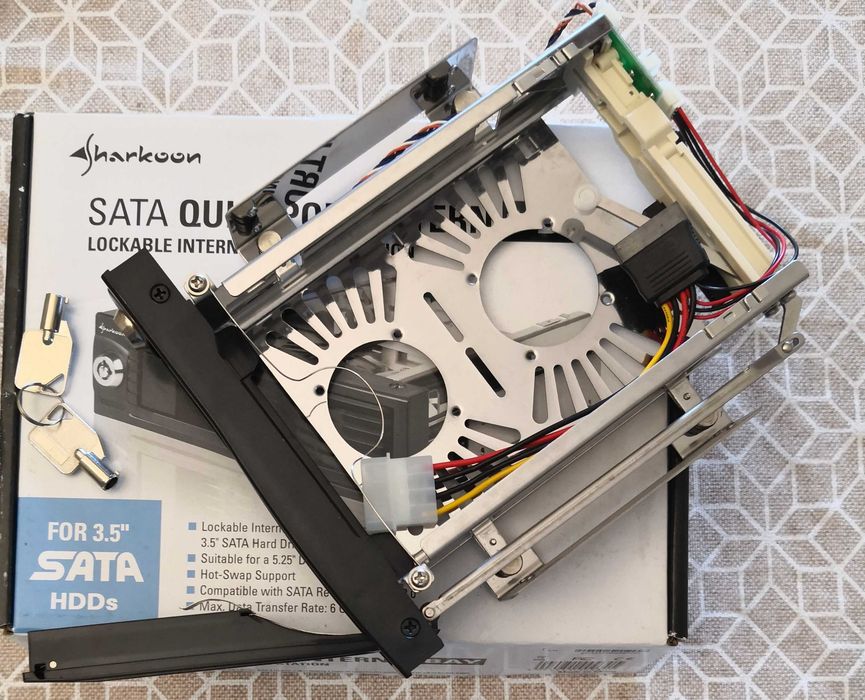 Internal SATA 3.5" HDD Docking Station427550752994109441