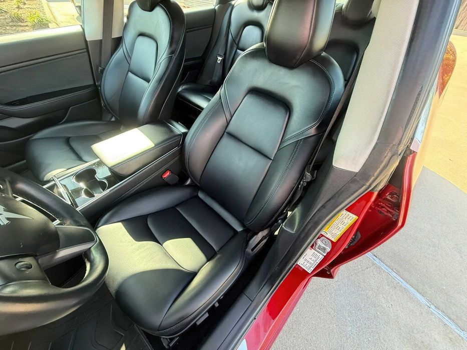 Tesla Model 3      2018