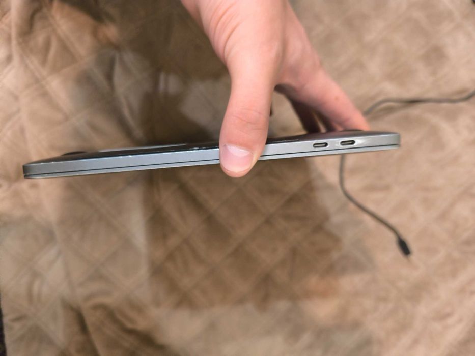 MacBook Pro 13" 2018 / i7 / 16GB — робочий