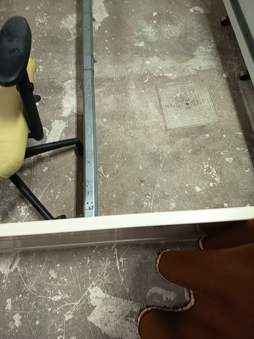 Cama de casal branca da Ekea