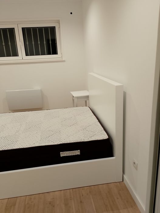 Quarto independente confortável e bem localiza
