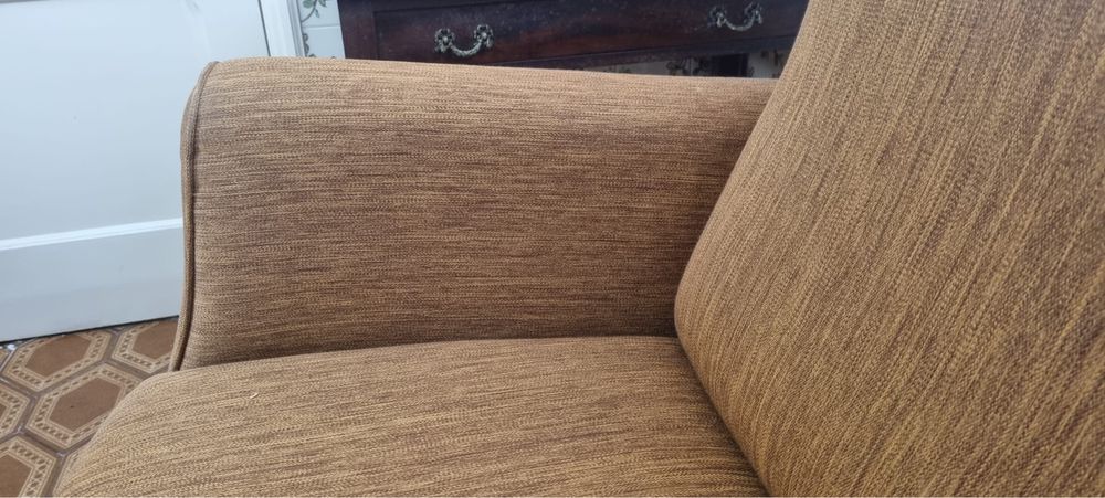 Sofá em tecido lavavel de 2 lugares