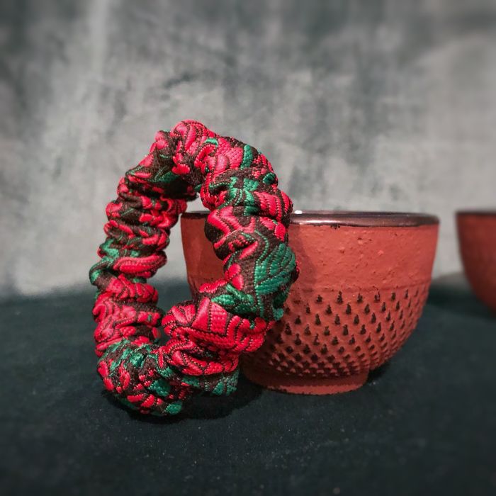 Gumka scrunchie w stylu folk