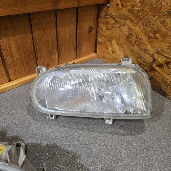 Фара передня права Volkswagen Golf 3  1H6941015A  1H6941016A