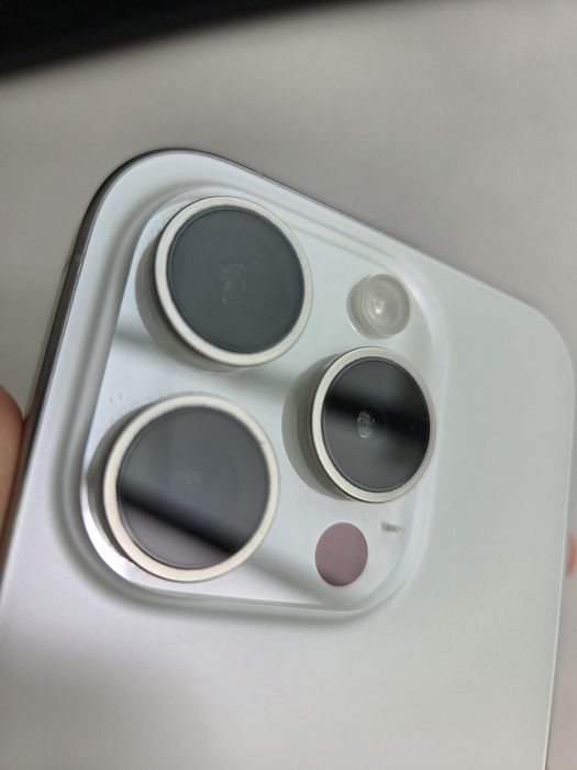 iPhone 15 Pro 128GB Titanium Branco - Impecável