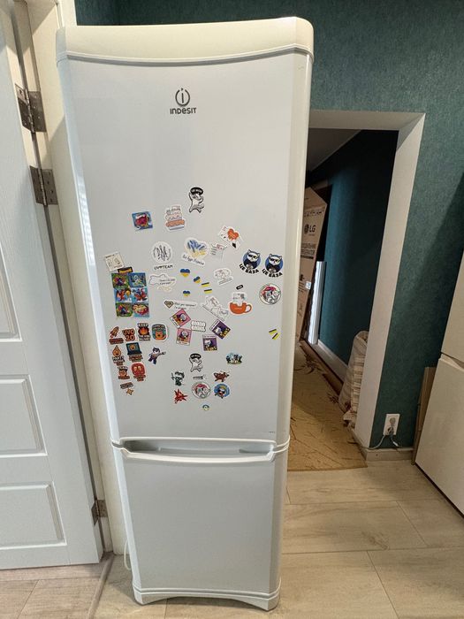 Холодильник indesit