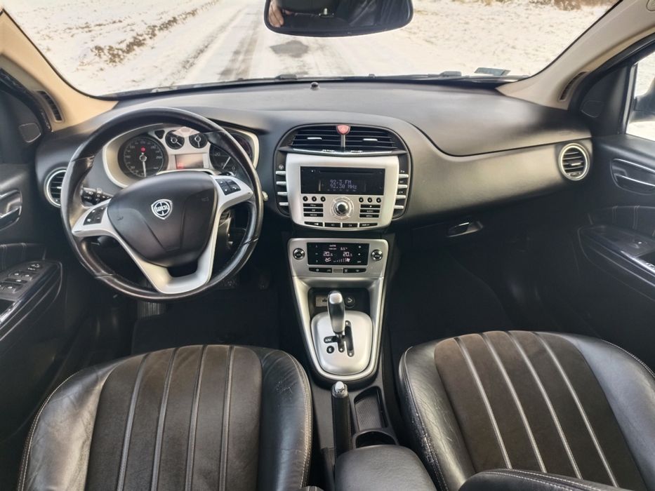 Lancia Delta 1.6 bogate wyposażenie doinwestowany