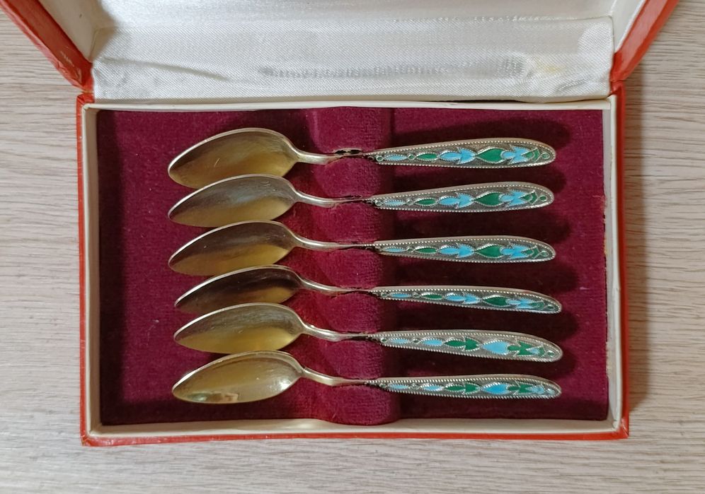 Ложки серебряные, эмаль позолота.