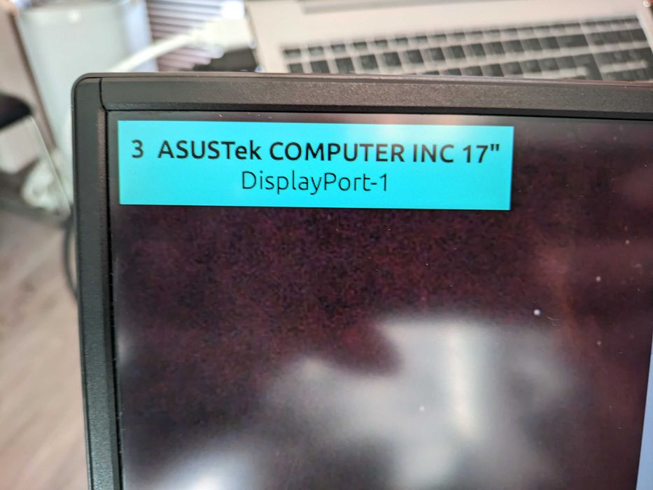 Monitor przenosny gamingowy Asus ROG Strix XG17AHPE 17,3 240Hz