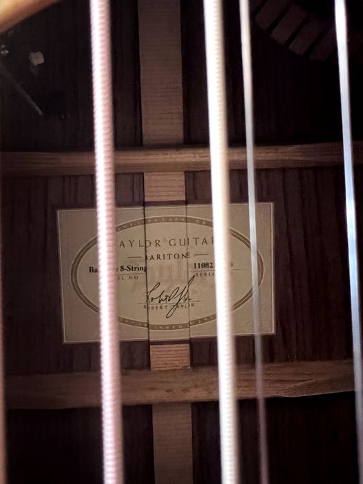 Taylor Custom Guitarra Barítono de 8 Cordas - Edição Especial