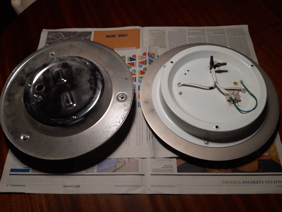 2 Focos/Candeeiros de fixar na parede