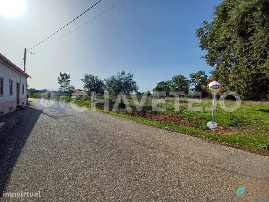 Terreno com 6.280m2 perto de bons acessos. — Casais E Alviobeira, Santarém
